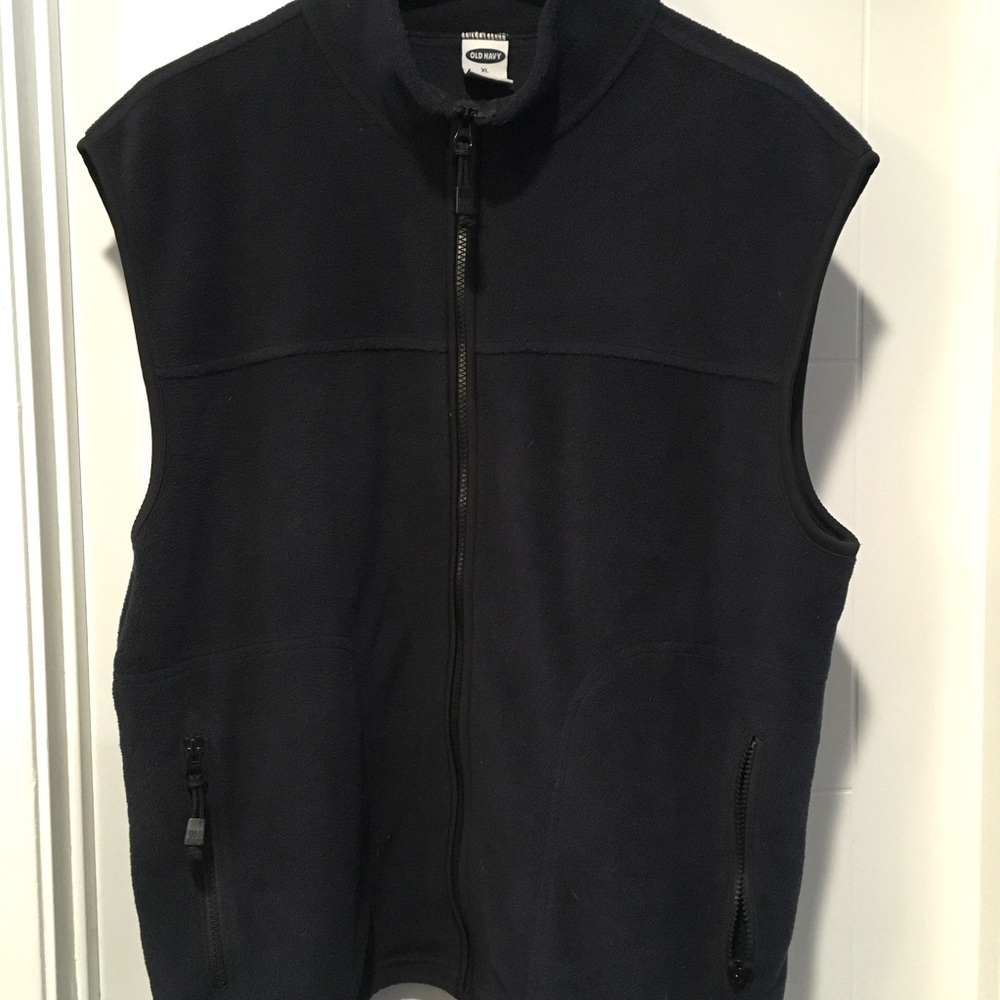 Men’s fleece vest.